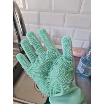   Mănuși de spălat vase cu perii de silicon - îți face munca mai ușoară!