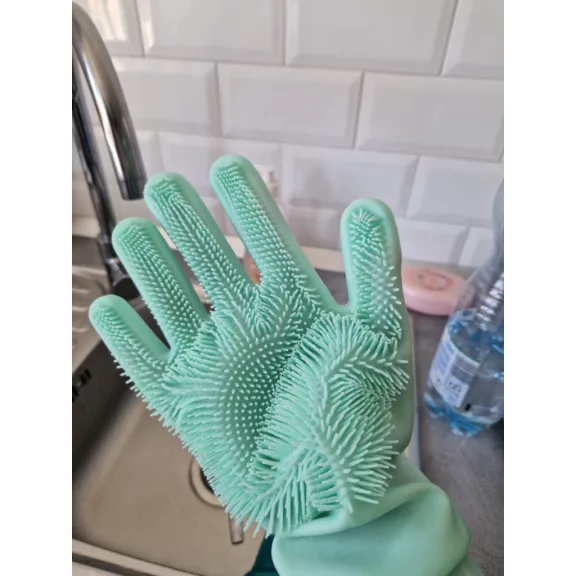 Mănuși de spălat vase cu perii de silicon - îți face munca mai ușoară!