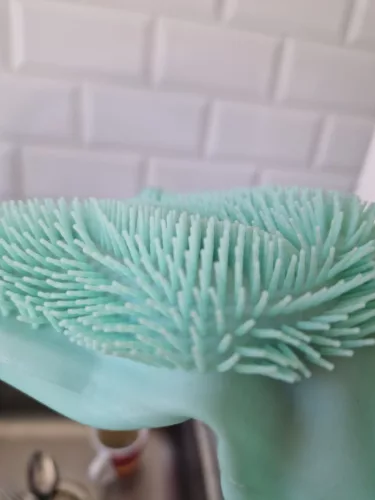 Mănuși de spălat vase cu perii de silicon - îți face munca mai ușoară!