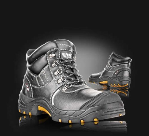 Bocancii Luxemburg S3 HRO SRC sunt de protecție, cu bombeu și lamelă, și talpă rezistentă la 300 de garde celsius