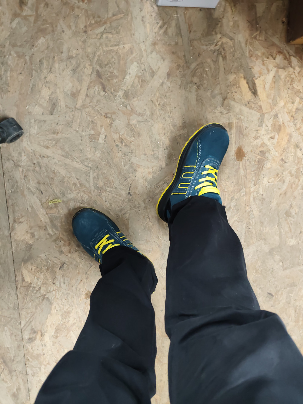   Adidași de protecție super ușori din piele întoasră, cu bombeu, și cu talpă antialunecare Urgent 212 S1 Mărimea 41
